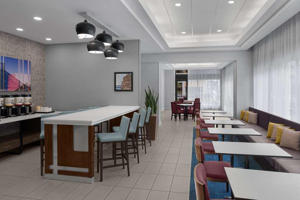 Hampton Inn Cleveland-Downtown Restaurant bilde