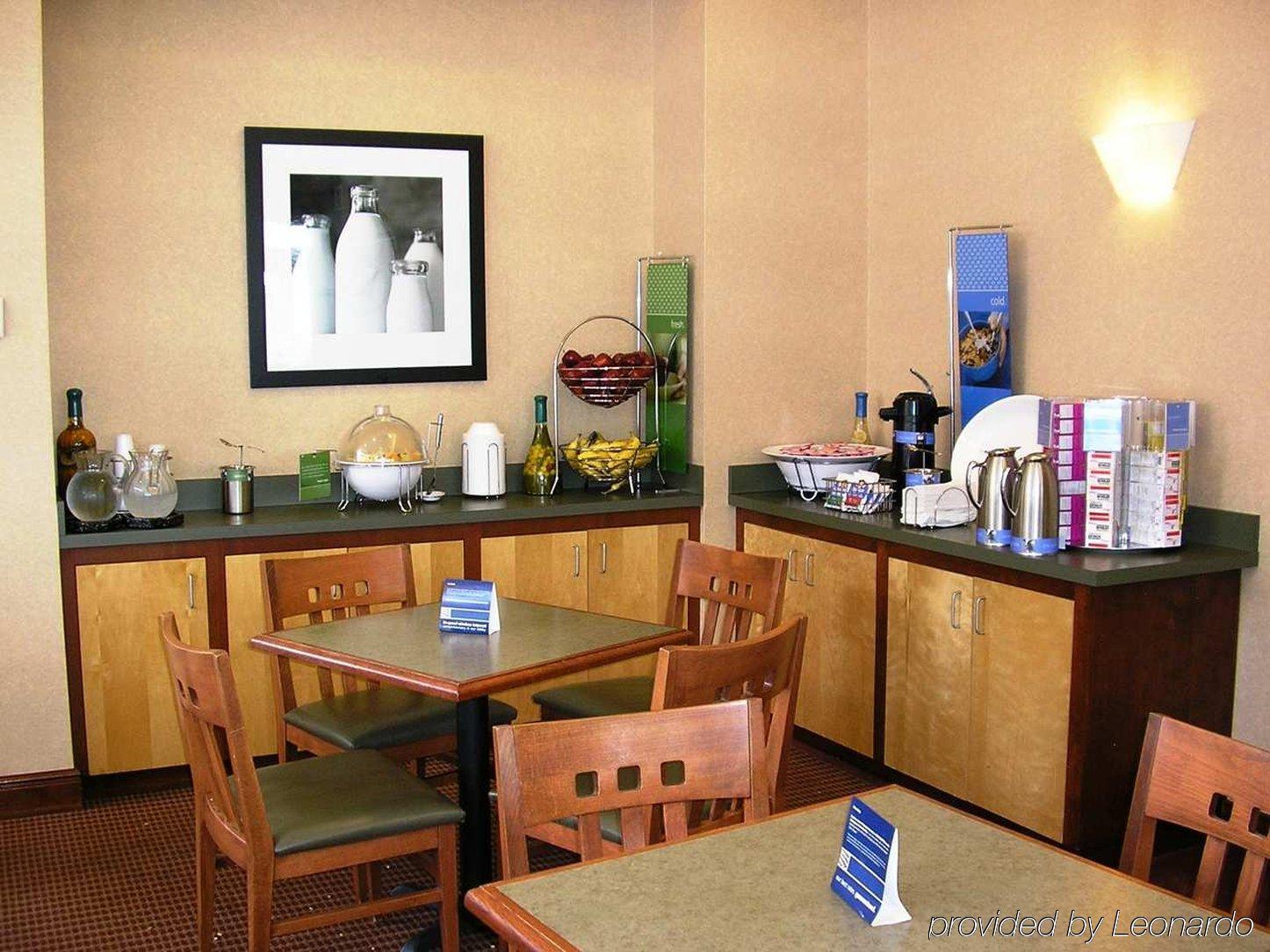Hampton Inn Cleveland-Downtown Restaurant bilde
