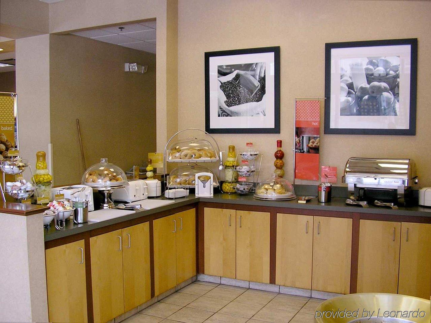 Hampton Inn Cleveland-Downtown Restaurant bilde